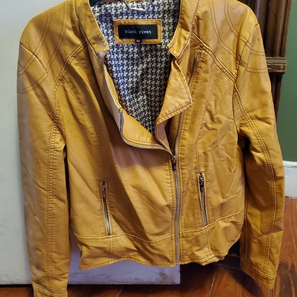 Black rivet leather jacket - Picture 7 of 7